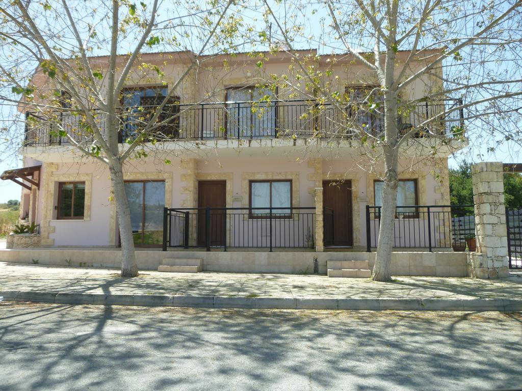 Avra Family Maisonettes Polis Buitenkant foto