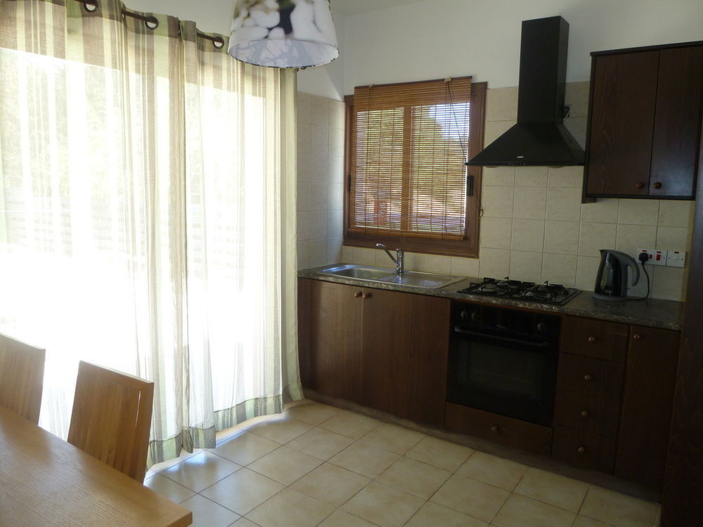 Avra Family Maisonettes Polis Buitenkant foto