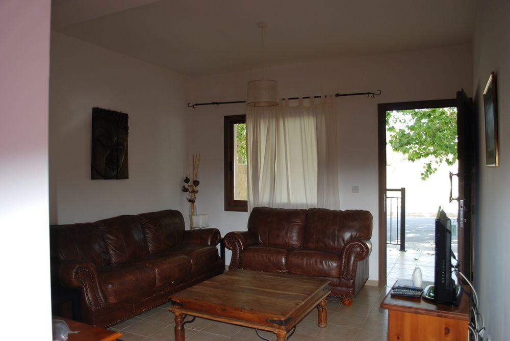 Avra Family Maisonettes Polis Buitenkant foto